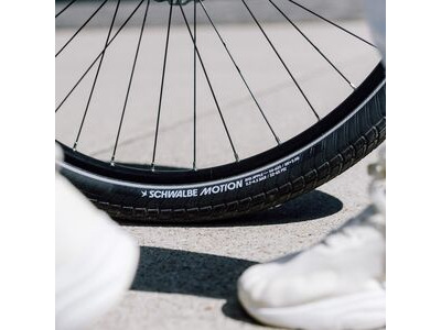 Schwalbe Motion Big Apple RaceGuard 28x2.0" Blk/Reflective click to zoom image