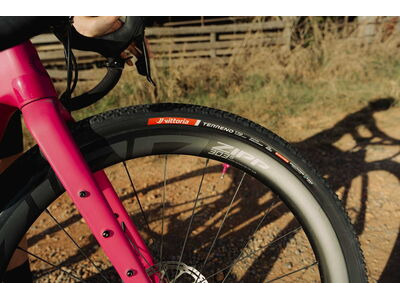 Vittoria Terreno T70 Coarse Loose 700x40c Gravel Endurance Full Black G2.0 Tubeless Ready click to zoom image