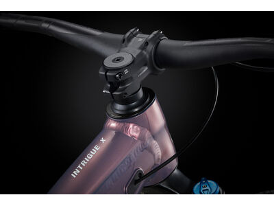 LIV Intrigue X 2 click to zoom image