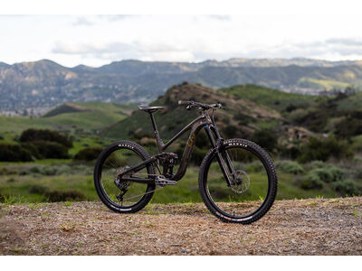 LIV Intrigue X Advanced 1 click to zoom image