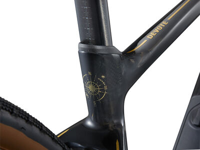 LIV Devote Advanced Pro Carbon click to zoom image