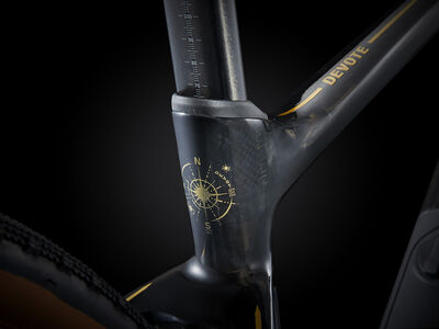 LIV Devote Advanced Pro Carbon click to zoom image